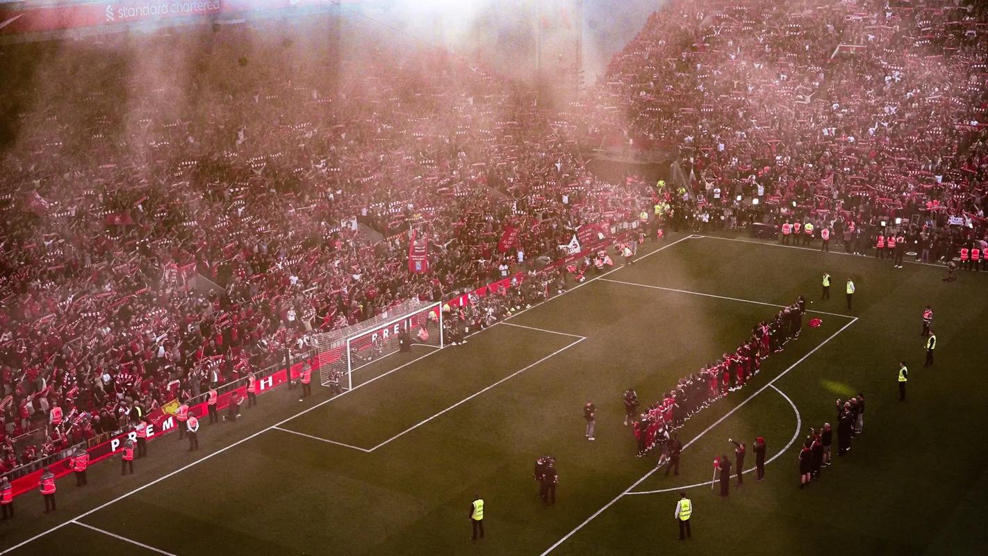 暮色降临，狩猎开始！《和平精英》首款多捏脸神装暮色玫影上线