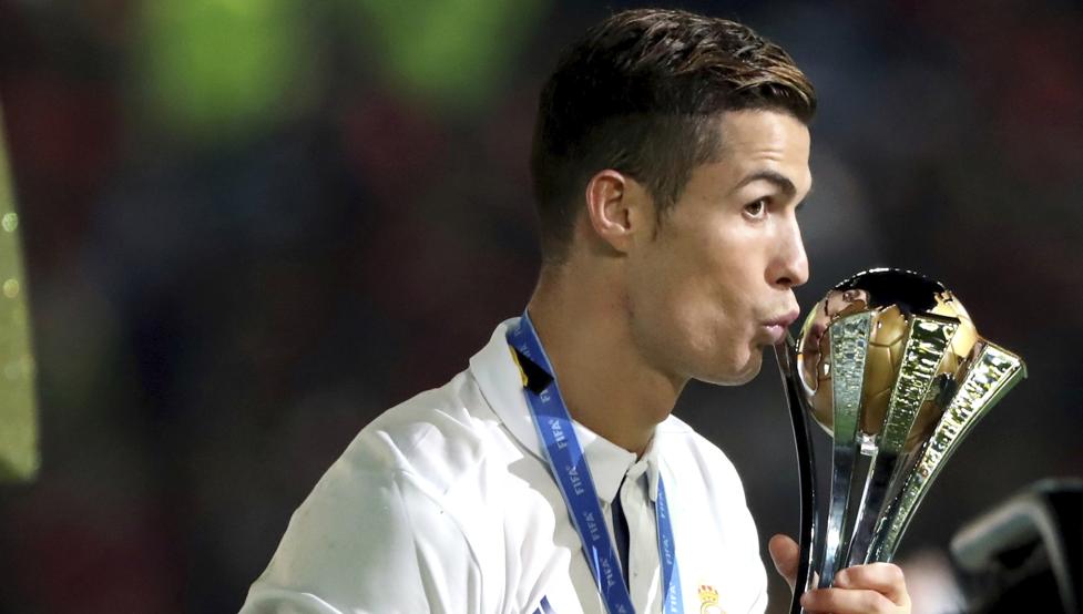 陈盈骏外线接球 借掩护三分出手空心入网