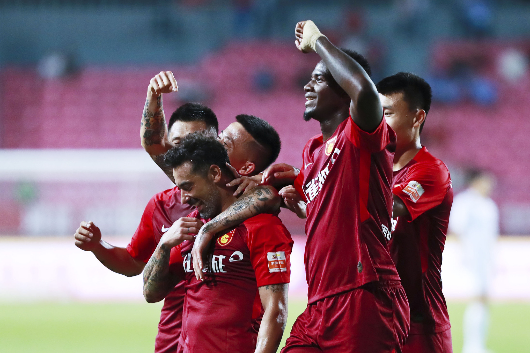 拉门斯加盟曼联后前16场比赛丢23球，奥纳纳同期丢了26球