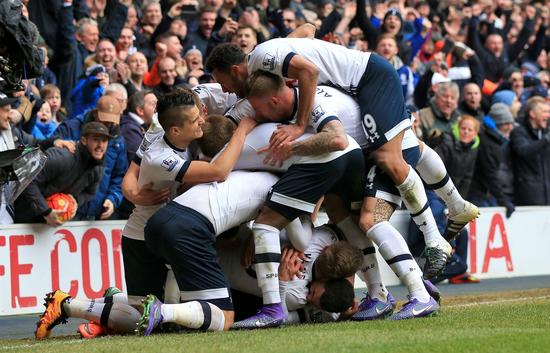 科幻复古主义《REPLACED》宣布推迟至2025年 反乌托邦美国故事 首发XGP