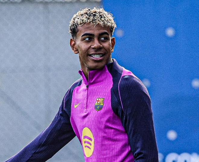 彻底怒了！勇士全队集体抗议裁判，库里遭对手恶劣犯规引发愤怒