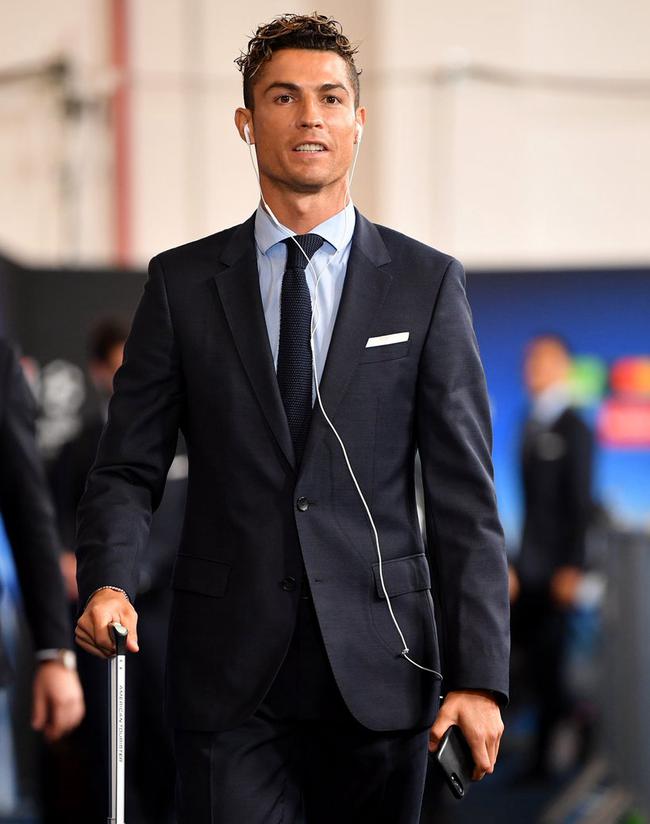 曼联欲截胡阿森纳抢小妖中锋！卡塞米罗接两年合同报价，或回巴西踢球